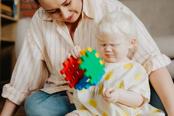 Jouet bébé de 6 mois : comment le choisir ? 