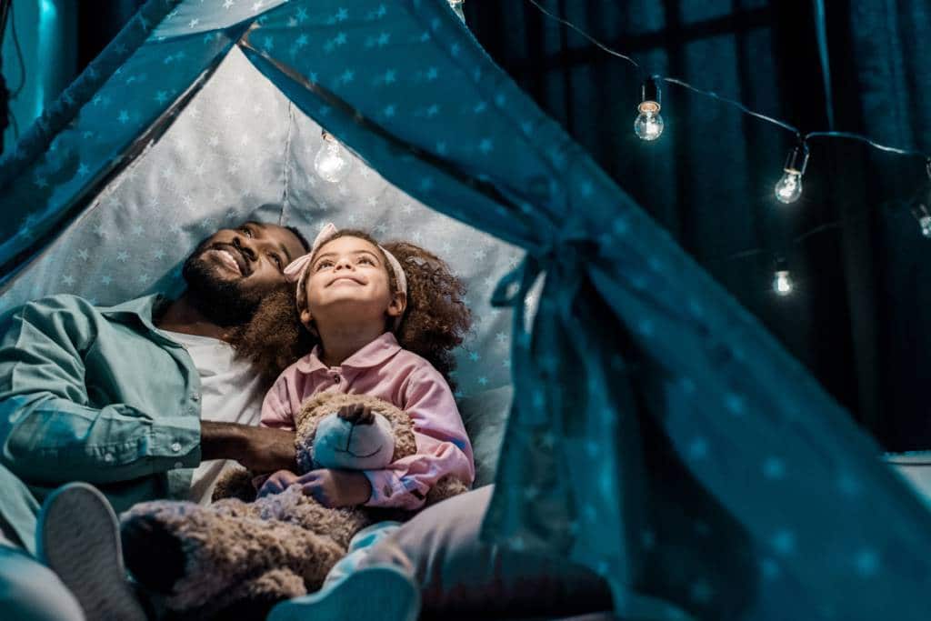 tipi pour enfants, coin lecture