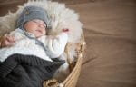 Bébé arrive en hiver : l'équipement nécessaire 28 svg%3E