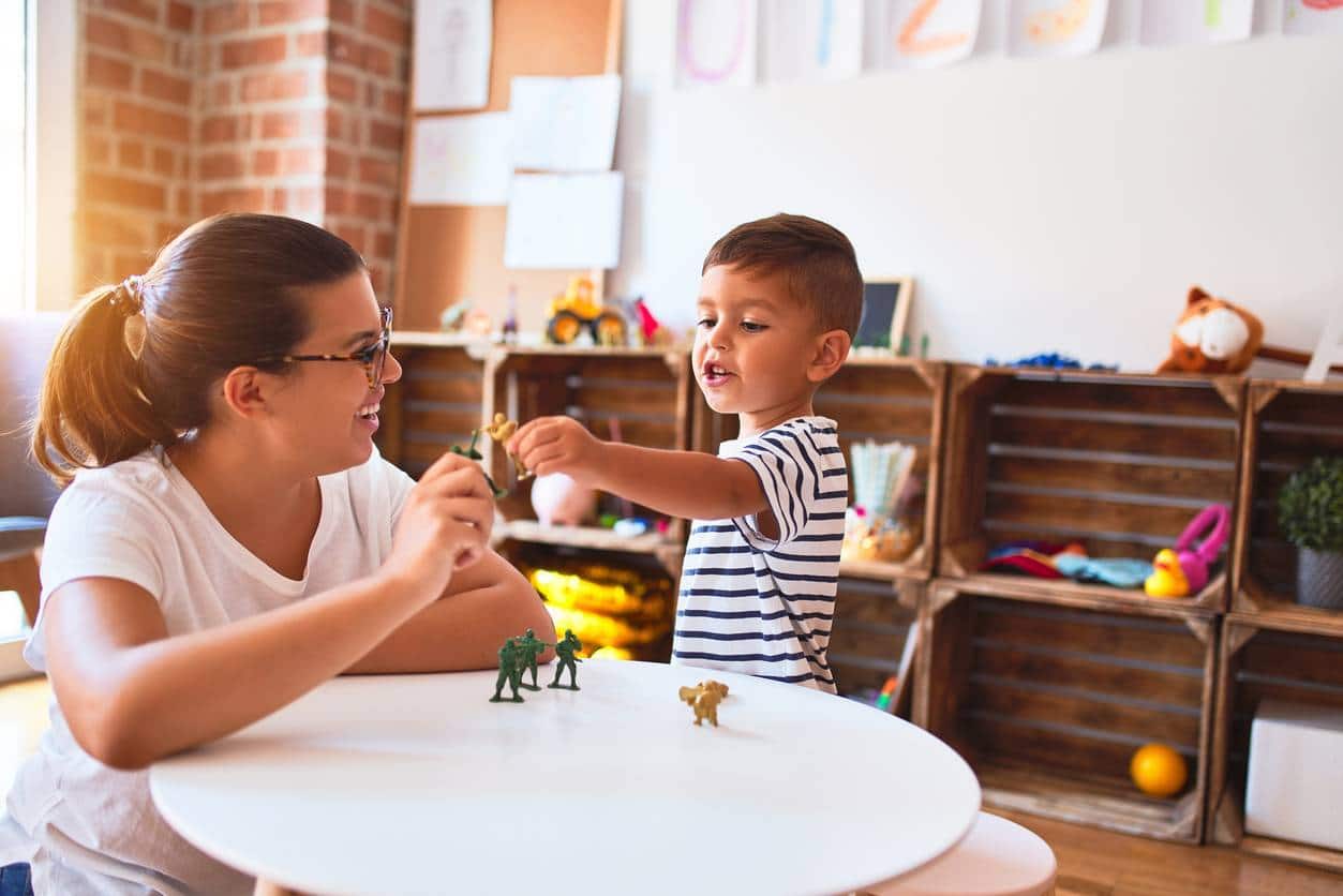 Figurines maisons de poupées pour jouer avec vos enfants