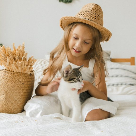 Un chaton à la maison : quels bienfaits pour votre enfant ? 22 chaton-maison-enfant