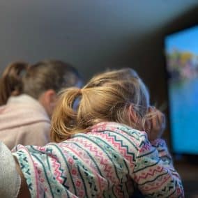Les dangers de la télévision pour les enfants : comment minimiser les risques 24 télé et enfants