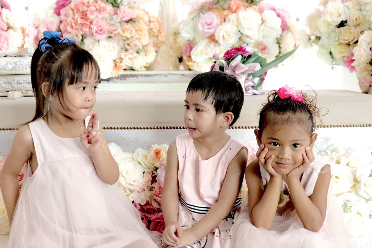 Enfants à la cérémonie de mariage