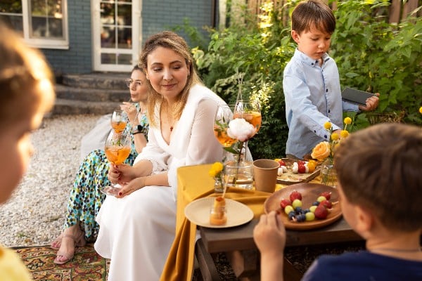 garde d'enfant à un mariage