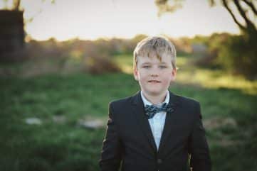 Conseils pour bien habiller son garçon pour sa communion 23 jeune garçon