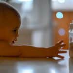 Combien de biberons par jour : les facteurs indicateurs 28 bébé prend un biberon