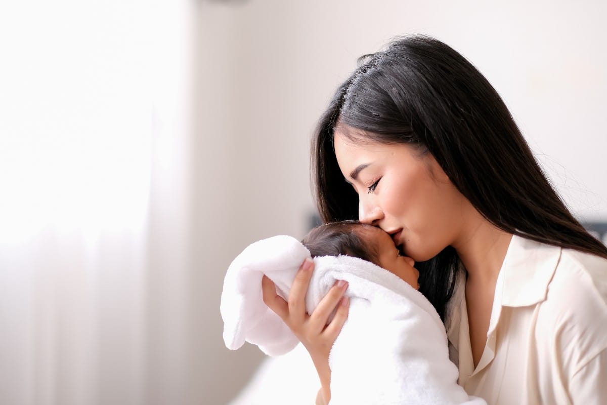 une mère avec son bébé