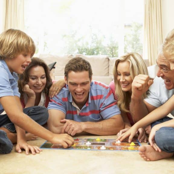 Top 10 des jeux de société pour toute la famille : trouvez celui qui vous rassemblera 22 grande famille ensemble